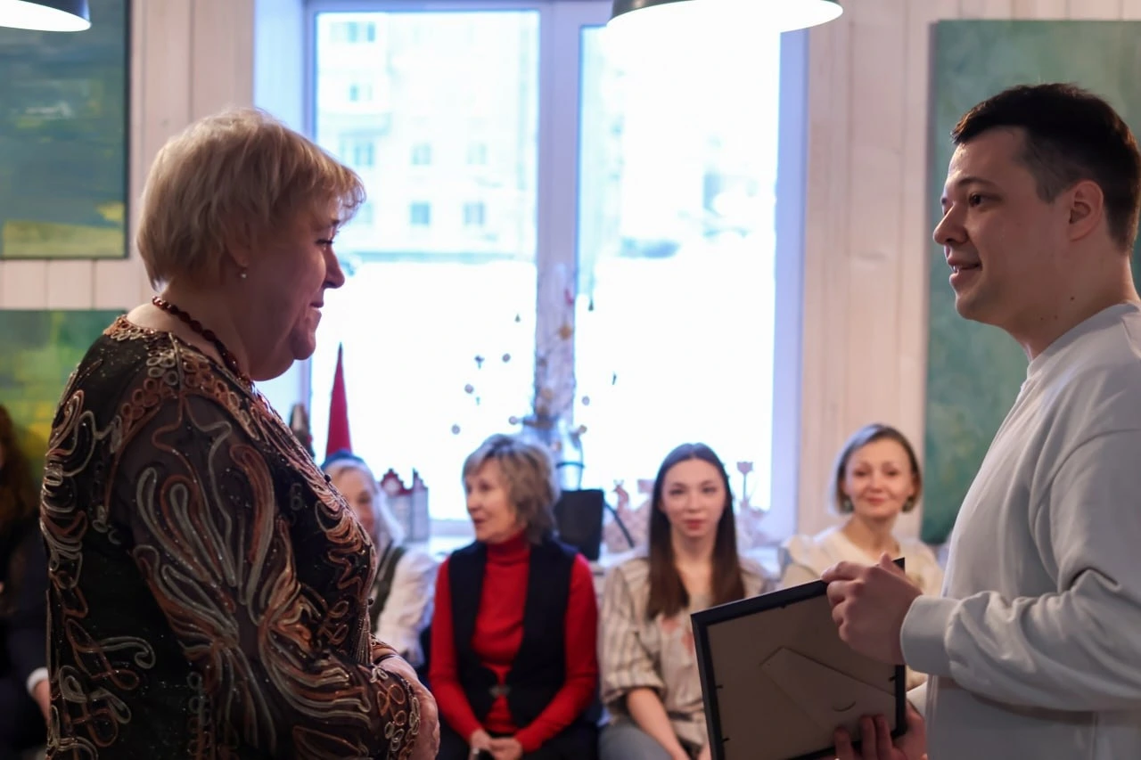 Вручение сертификата ППСОНКО КРОО ПРОИ &laquo;Очаг&raquo; Шестаковым Андреем Руслановичем